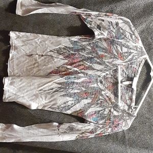 Long sleved v neck tshirt